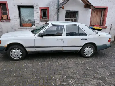 Gebraucht Mercedes E230 132 PS (97 kW) 1989 Weiß Limousine