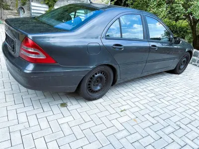 Gebraucht Mercedes C270 Classic 170 PS (125 kW) 2001 Grau Limousine