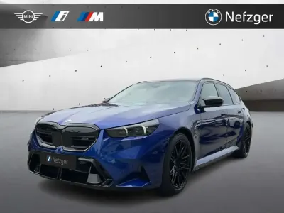 Neu BMW M5 Sport Line 727 PS (534 kW) 2026 Marina bay blau metallic Kombi