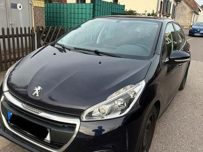 Gebraucht Peugeot 208 82 PS (60 kW) 2017 Violet Kleinwagen