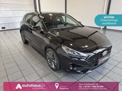 Gebraucht Hyundai i30 Advantage 140 PS (102 kW) 2024 Schwarz Limousine