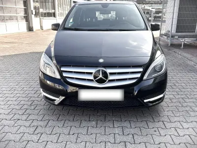 Gebraucht Mercedes B180 109 PS (80 kW) 2013 Schwarz Kleinwagen