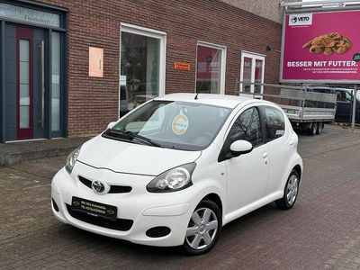 Gebraucht Toyota Aygo 68 PS (50 kW) 2010 Weiß Kleinwagen