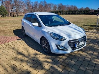 Gebraucht Hyundai i30 YES! Silver 110 PS (80 kW) 2015 Weiß Limousine