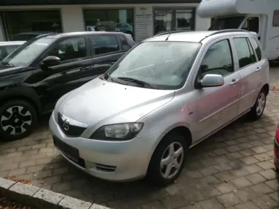 Gebraucht Mazda 2 Exclusive 80 PS (58 kW) 2003 Moondust silver Kleinwagen
