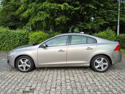 Gebraucht Volvo S60 Kinetic 241 PS (177 kW) 2011 Silber Limousine