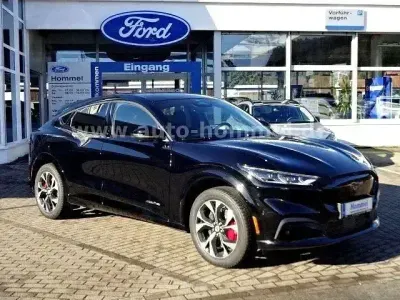 Gebraucht Ford Mustang Mach-E Standard Range 275 kW (375 PS) 2021 Schwarz SUV