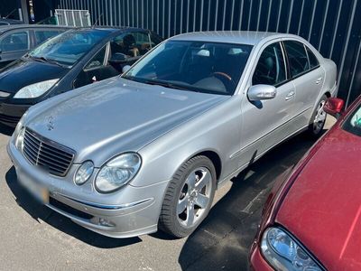 gebraucht Mercedes E500 V8 Avantgarde/ Automatik 5-Gang