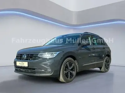 Gebraucht VW Tiguan Life 150 PS (110 kW) 2021 Uranograu SUV