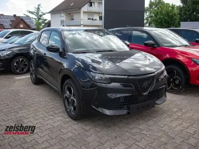 Neu Alfa Romeo GT Junior Edizione Speciale 145 PS (106 kW) 2026 Schwarz Limousine
