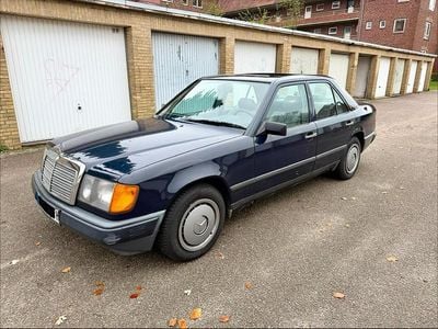 Blau Gebraucht 1989 Mercedes E230 Limousine | 5.950 €
