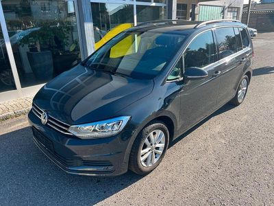 Grau Gebraucht 2019 VW Touran Comfortline Van / Kleinbus | 11.988 € (Fairer Preis)