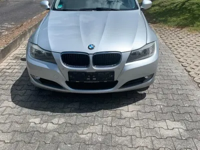 Gebraucht BMW 318 143 PS (105 kW) 2011 Silber Kombi