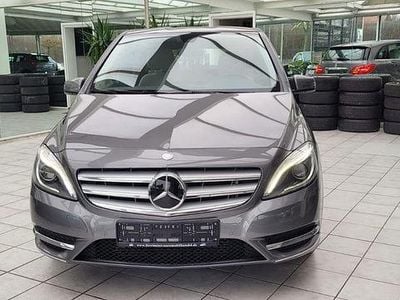 Gebraucht Mercedes B200 156 PS (114 kW) 2013 Grau Van / Kleinbus