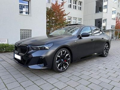 Gebraucht BMW 550e Performance 489 PS (359 kW) 2025 Grau Limousine