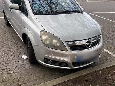 Second-hand Opel Zafira 150 CP (110 kW) 2007 Argintiu Monovolum