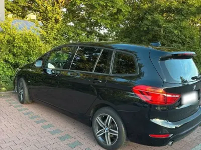 Gebraucht BMW 220 Gran Tourer Sport Line 190 PS (139 kW) 2016 Schwarz Van / Kleinbus