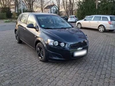 Gebraucht Chevrolet Aveo 86 PS (63 kW) 2013 Schwarz Kleinwagen