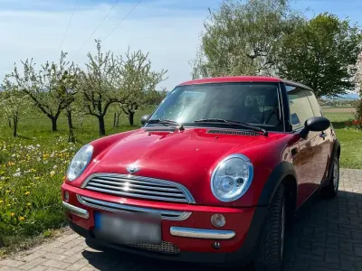 Begagnad Mini ONE 90 HK (66 kW) 2003 Röd Halvkombi
