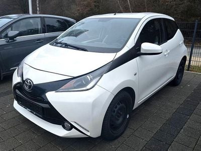 Weiß Gebraucht 2016 Toyota Aygo X-play Kleinwagen | 4.700 € (Fairer Preis)