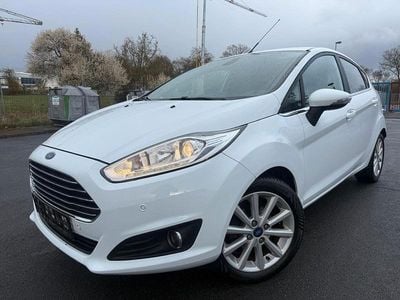Begagnad Ford Fiesta Titanium 95 HK (69 kW) 2017 Vit Halvkombi