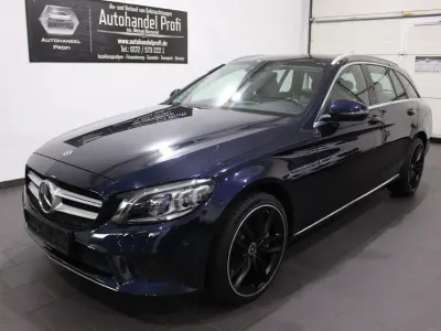 Używany Mercedes C300e 211 KM (155 kW) 2020 Niebieski Kombi