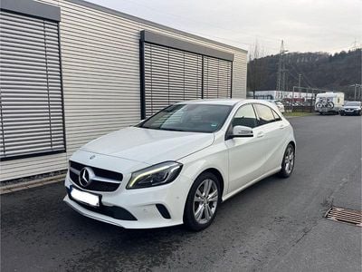 Gebraucht Mercedes A180 122 PS (89 kW) 2017 Weiß Limousine