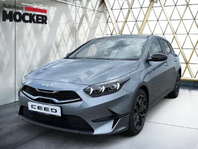Neu Kia Ceed 101 PS (74 kW) 2026 Silber Kleinwagen