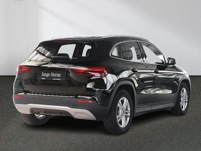 Second-hand Mercedes GLA200 Advanced 163 CP (119 kW) 2024 Negru SUV