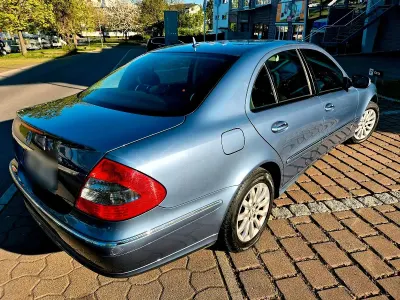 Gebraucht Mercedes E200 184 PS (135 kW) 2006 Blau Limousine