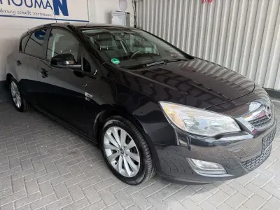 Gebraucht Opel Astra 140 PS (102 kW) 2012 Schwarz Limousine