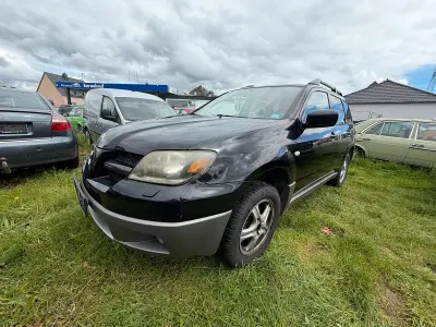 Begagnad Mitsubishi Outlander 136 HK (100 kW) 2003 Svart SUV