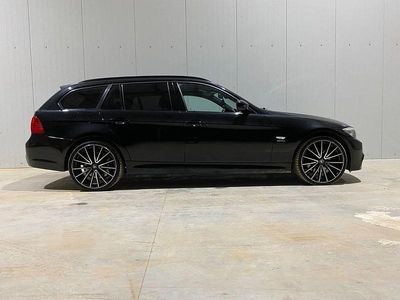 Gebraucht BMW 330 Sport Line 245 PS (180 kW) 2010 Schwarz Kombi