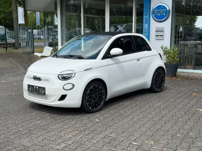 Gebraucht Fiat 500e Icon 86 kW (118 PS) 2022 Arktis weiß Cabrio