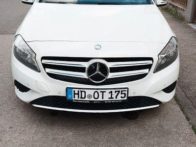 Gebraucht Mercedes A180 122 PS (89 kW) 2014 Weiß Limousine