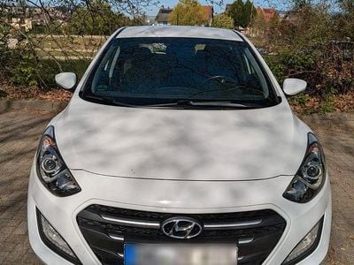 Gebraucht Hyundai i30 YES! Gold 135 PS (99 kW) 2015 Weiß Kombi