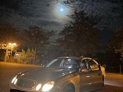Silber Gebraucht 2004 Mercedes E200 Classic Limousine | 3.990 € (Fairer Preis)