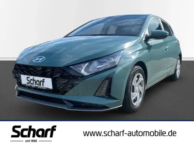 Gebraucht Hyundai i20 Select 101 PS (74 kW) 2025 Gruen Kleinwagen