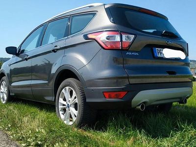 Gebraucht Ford Kuga Titanium 150 PS (110 kW) 2019 Grau SUV
