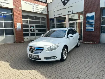 Gebraucht Opel Insignia Design Edition 160 PS (117 kW) 2011 Weiß Kombi