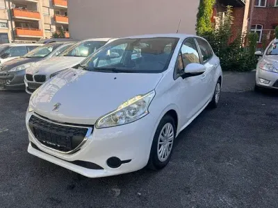 Gebraucht Peugeot 208 Active 82 PS (60 kW) 2014 Weiß Kleinwagen