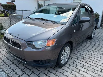 Gebraucht Mitsubishi Colt 95 PS (69 kW) 2011 Braun Kleinwagen