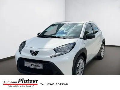 Neu Toyota Aygo X Business Edition 72 PS (52 kW) 2025 Weiss SUV