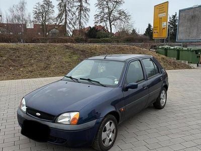 Blau Gebraucht 2001 Ford Fiesta Kleinwagen | 990 € (Fairer Preis)