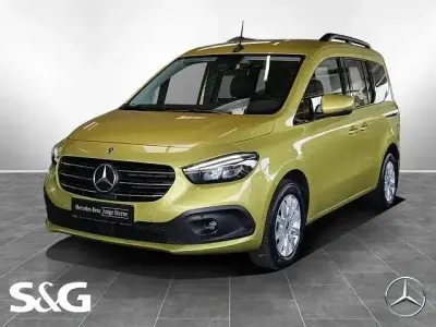 Gebraucht Mercedes T180 Progressive 131 PS (96 kW) 2025 Limonitgelb metallic Van / Kleinbus