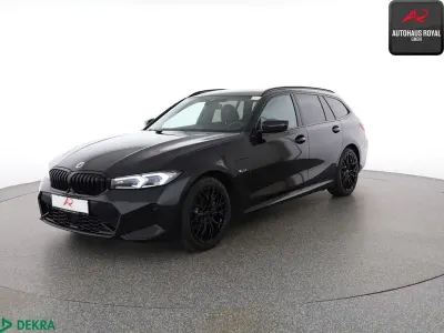Gebraucht BMW 320e M Sport 204 PS (150 kW) 2022 Black sapphire Kombi