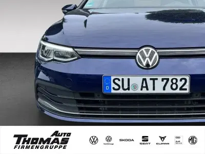 Gebraucht VW Golf VIII Move 150 PS (110 kW) 2023 Atlantic blue metallic Limousine