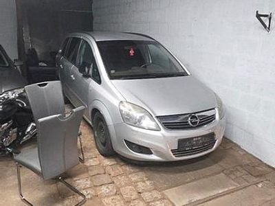 Usado Opel Zafira 125 HP (91 kW) 2008 Prateado Monovolume