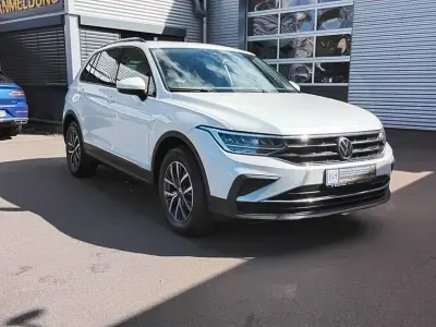 Gebraucht VW Tiguan Life 131 PS (96 kW) 2023 Weiß SUV