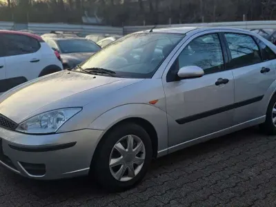Second-hand Ford Focus Viva 101 CP (74 kW) 2004 Argintiu Berlinǎ